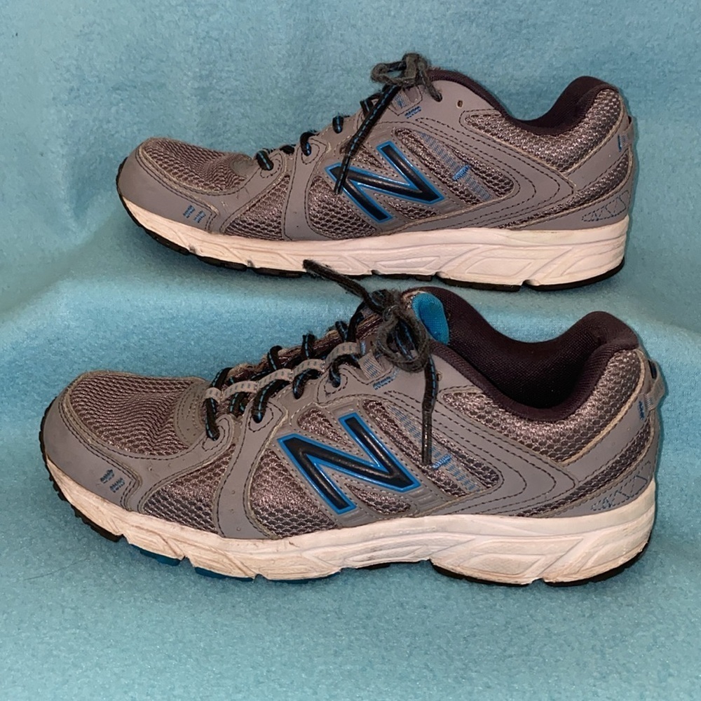 NEW BALANCE leather mesh memory foam lace up gray blue sneakers size 9.5